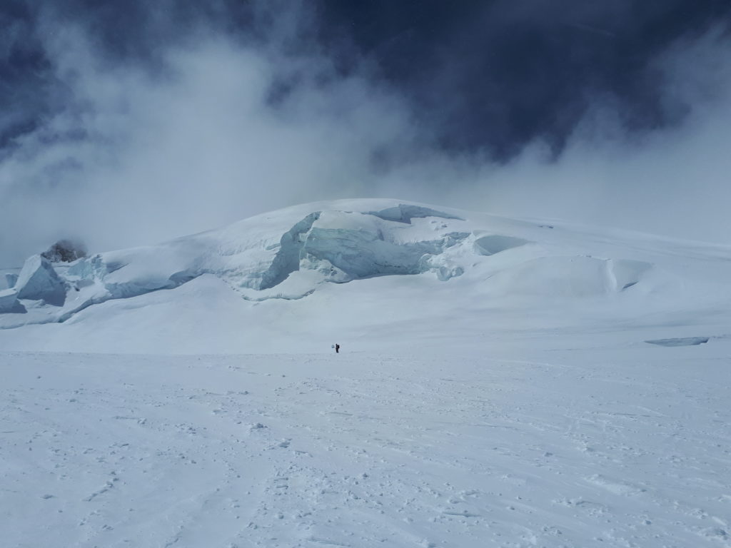 Les séracs des petits et grands plateaux dans la descente du Mont Blanc